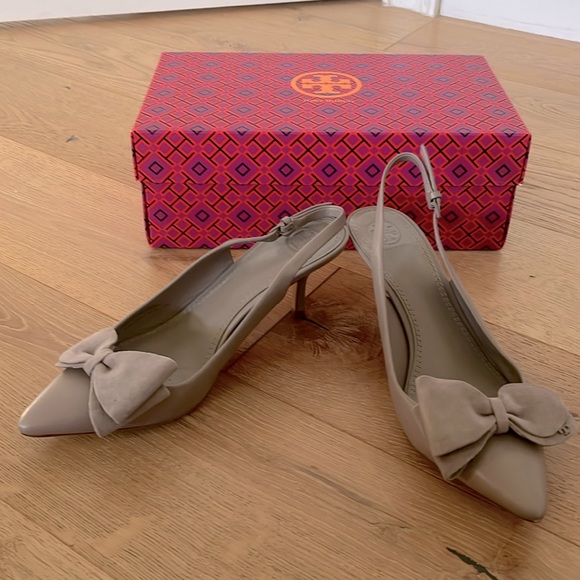 Tory Burch Shoes - Tory Burch Grey kitten heel with a bow